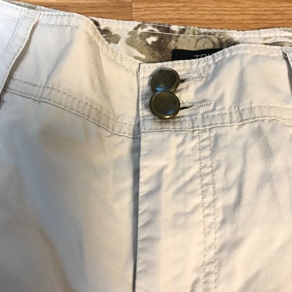 Tribal Womens Bermuda Cargo Shorts Sz 4 Beige  Cotton Lightweight Casual Summer - Picture 3 of 12